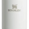 Stanley 890 ml:n IceFlow™ juomamuki kääntyvällä pillillä